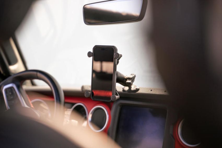 DV8 Offroad DMJL-01 Jeep Wrangler JL & Gladiator JT Digital Device Dash Mount