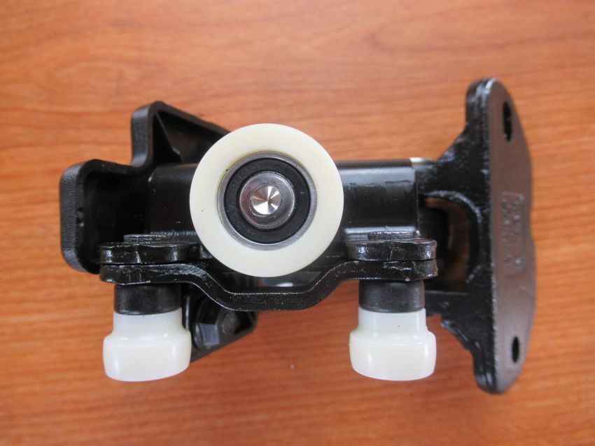 Mopar 68271843AA ROLLER, SLIDING DOOR