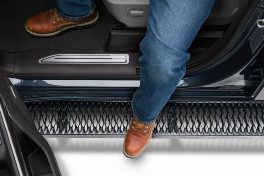N-Fab GFC19RC-TX Growler Fleet 19-21 GM Silverado/Sierra / 20-21 2500-3500 - Regular Cab - Tex. Black