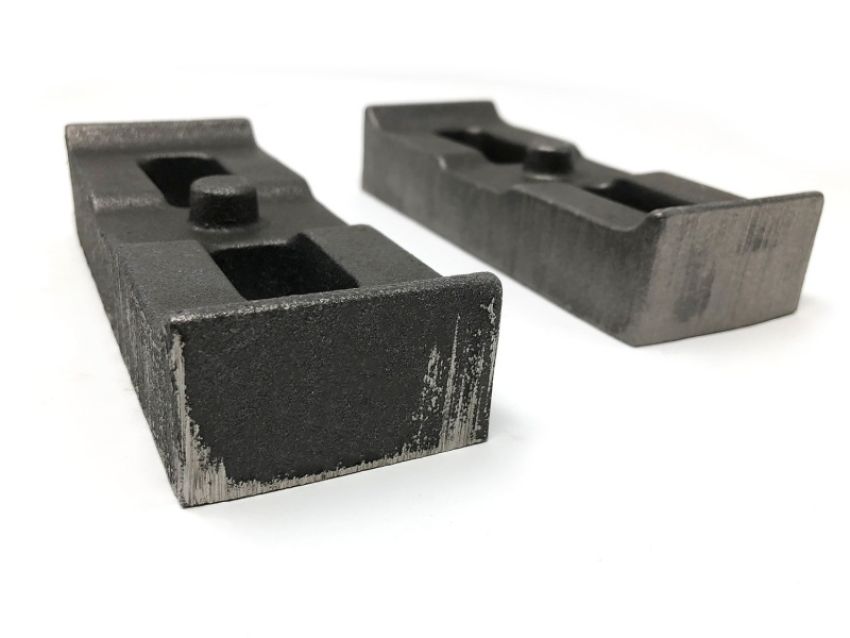 Tuff Country 79064 01-10 GMC Sierra 2500HD/3500 4wd 1in Cast Iron Lift Blocks Pair