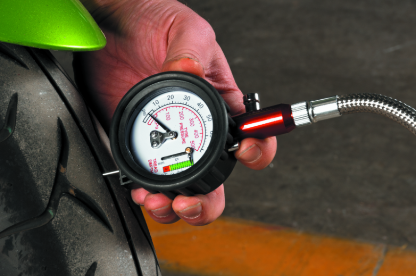 BikeMaster 151792 Tire Gauge 2-1 0-60 PSI