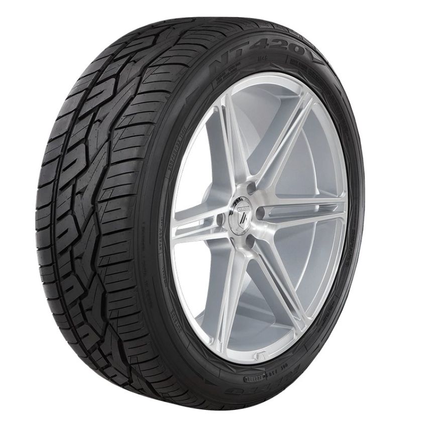 NITTO NT420V 285/40R24 All-Season