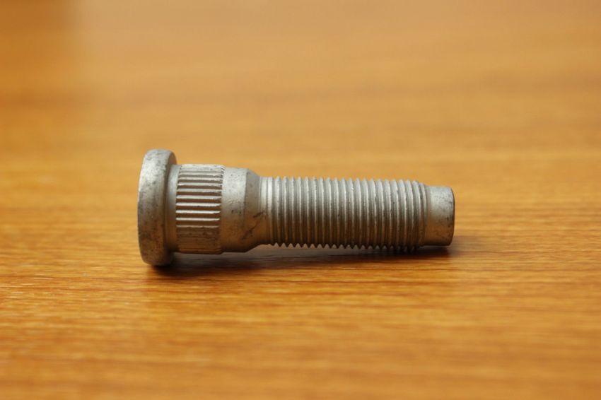 Mopar 68003282AA STUD, Hub