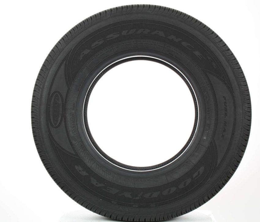 GOODYEAR Assurance CS Fuel Max 245/65R17 All-Season