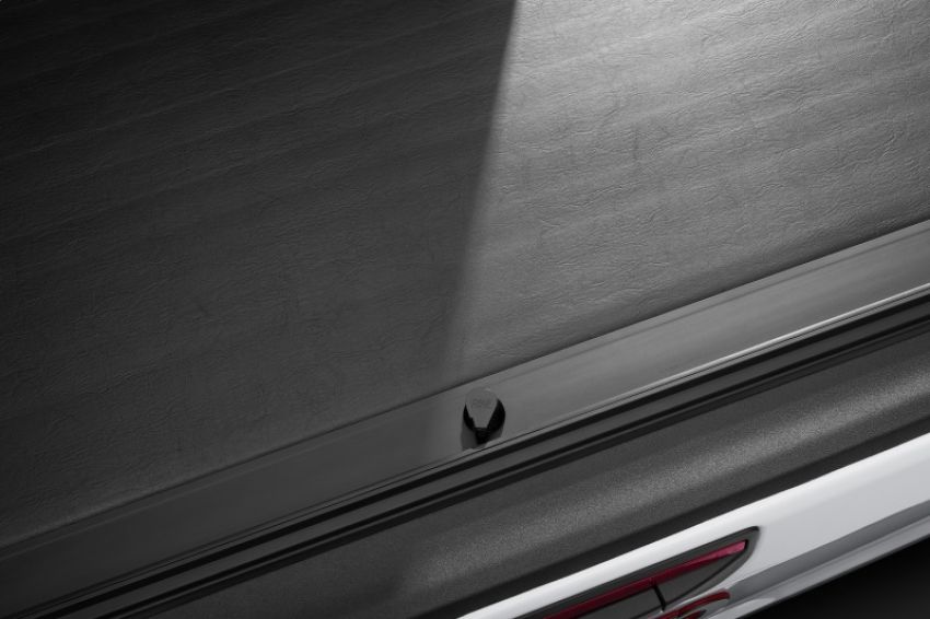 Rugged Ridge 13550.35 20-22 Jeep Gladiator w/Trail Rail Sys Armis Tonneau Cover w/Max Track - Tex. Blk