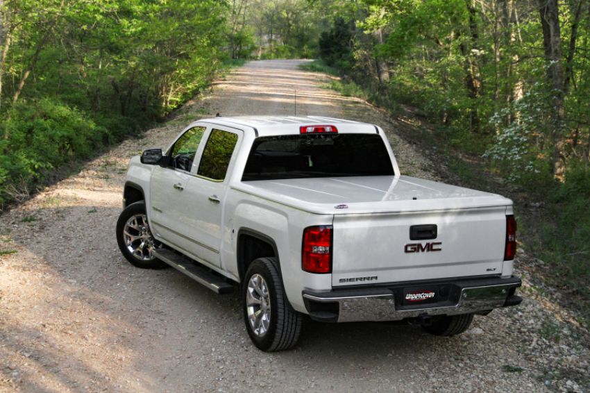 Undercover UC1086L-50 07-13 GMC Sierra 1500 5.7ft Lux Bed Cover - Summit White
