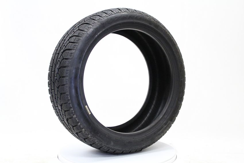 PIRELLI 240 Sottozero Serie Ii 235/45R18 Winter