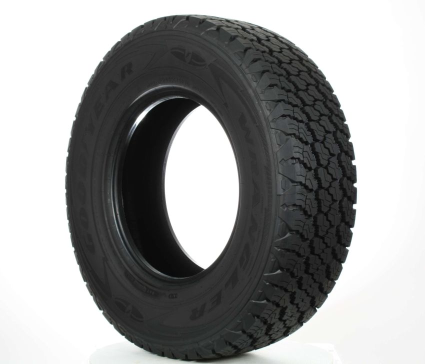 GOODYEAR Wrangler Silentarmor 215/85R16 All-Season