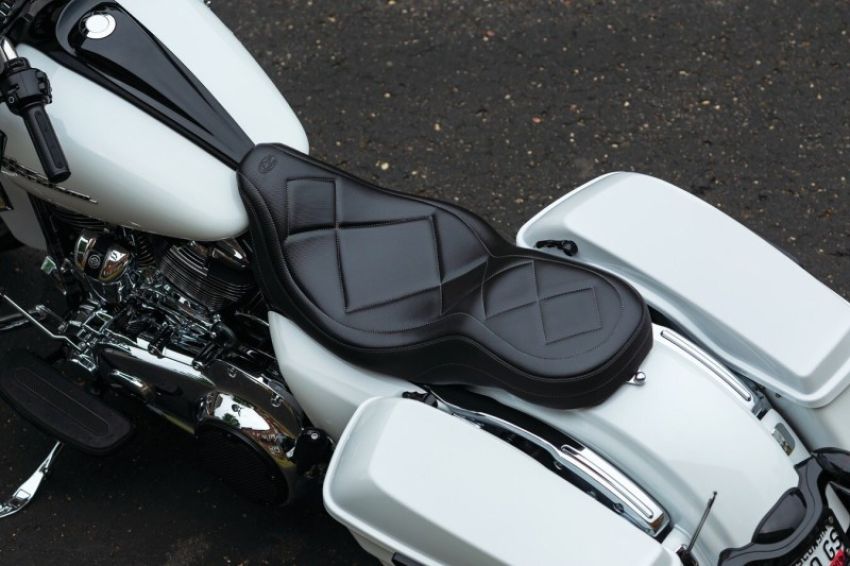 Mustang Motorcycle 75202 Mustang 08-21 Harley Electra Glide,Rd Glide,Rd King,Str Glide Super Tripper 1PC Seat Carbon - Blac