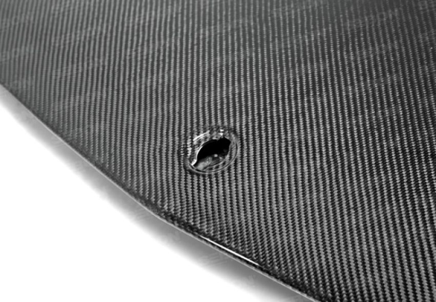 Seibon HD0709MBW204-OE 07-11 Mercedes Benz C-Class (Does Not Fit C63) OEM-Style Carbon Fiber Hood