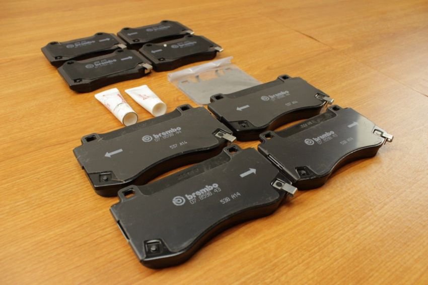 Genuine OEM Chrysler 300 Dodge Challenger SRT Front & Rear Brembo Brake Pad Kit OEM