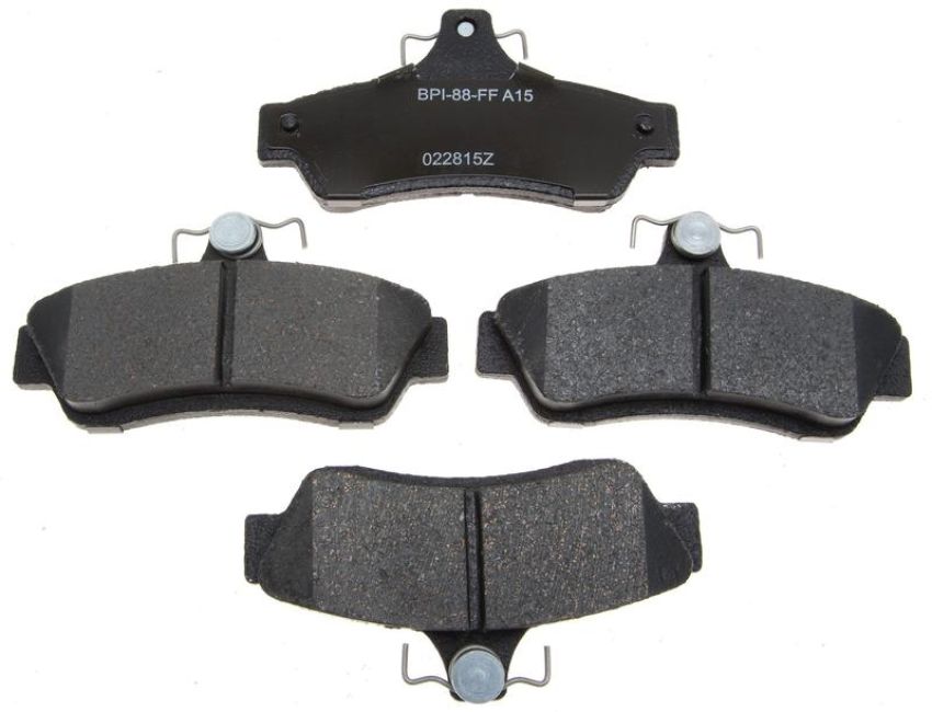Raybestos MGD1048C Raybestos R-Line Ceramic Brake Pad Set
