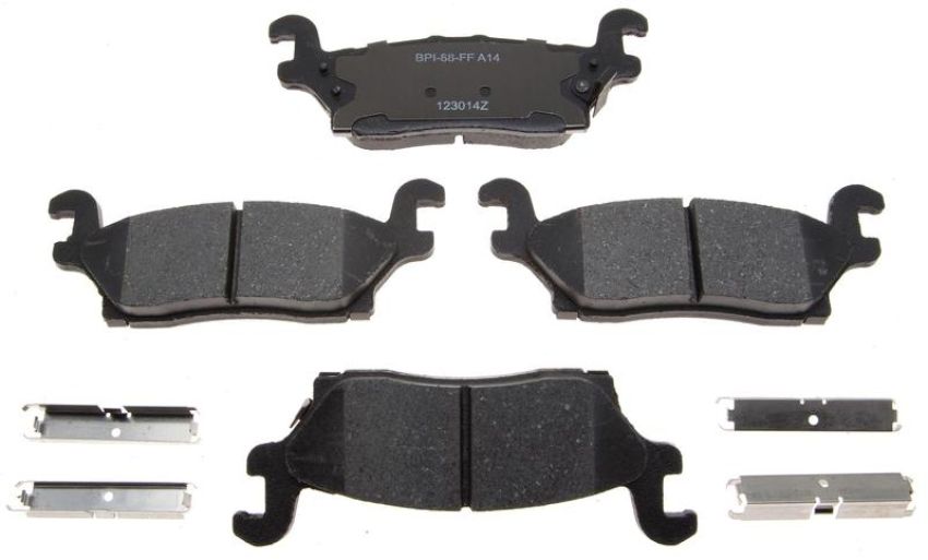 Raybestos MGD1120CH Raybestos R-Line Ceramic Brake Pad Set
