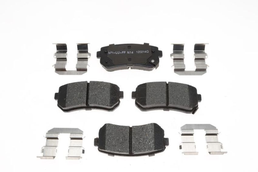 Raybestos MGD1157CH Raybestos R-Line Ceramic Brake Pad Set