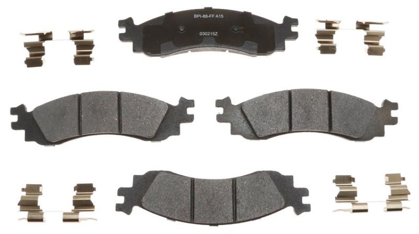 Raybestos MGD1158CH Raybestos R-Line Ceramic Brake Pad Set