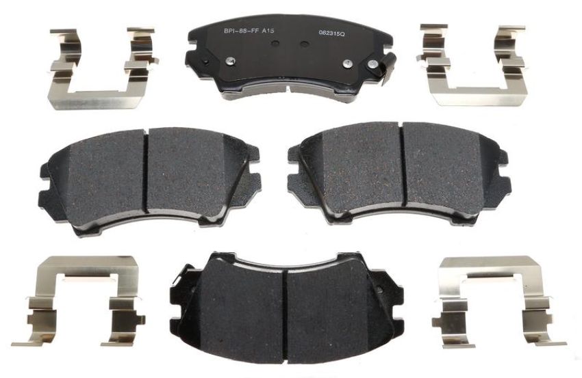 Raybestos MGD1404CH Raybestos R-Line Ceramic Brake Pad Set