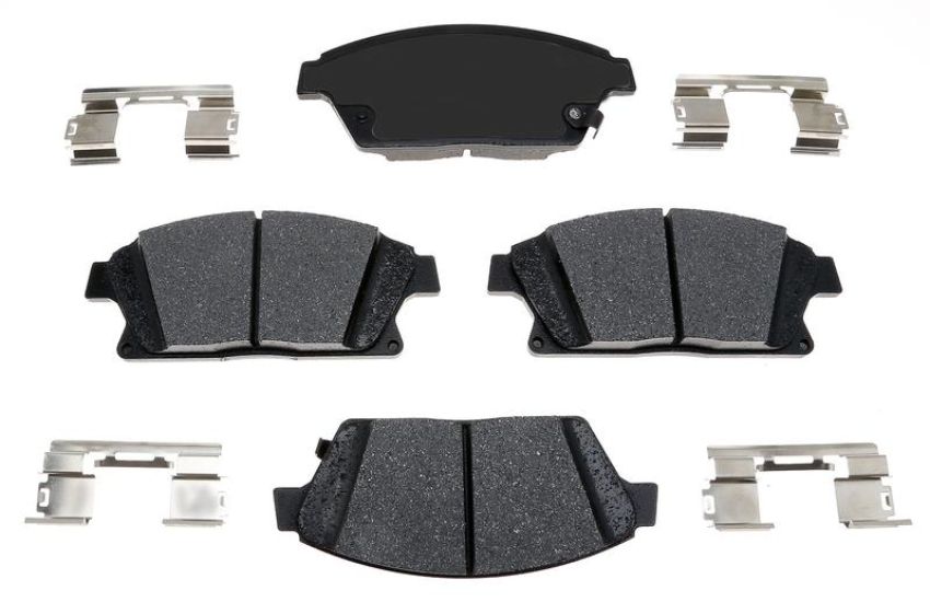 Raybestos MGD1467CH Raybestos R-Line Ceramic Brake Pad Set