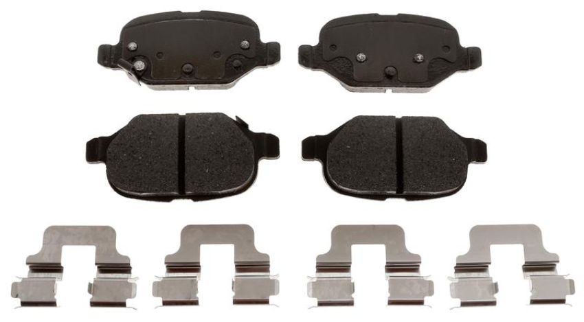Raybestos MGD1569CH Raybestos R-Line Ceramic Brake Pad Set
