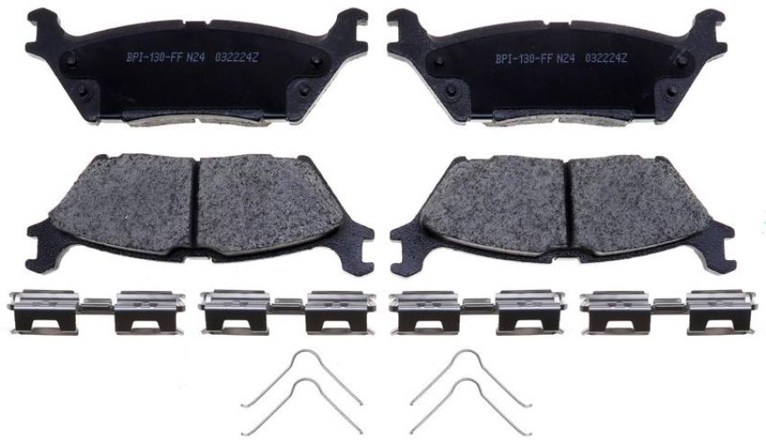 Raybestos MGD2383CH Raybestos R-Line Ceramic Brake Pad Set