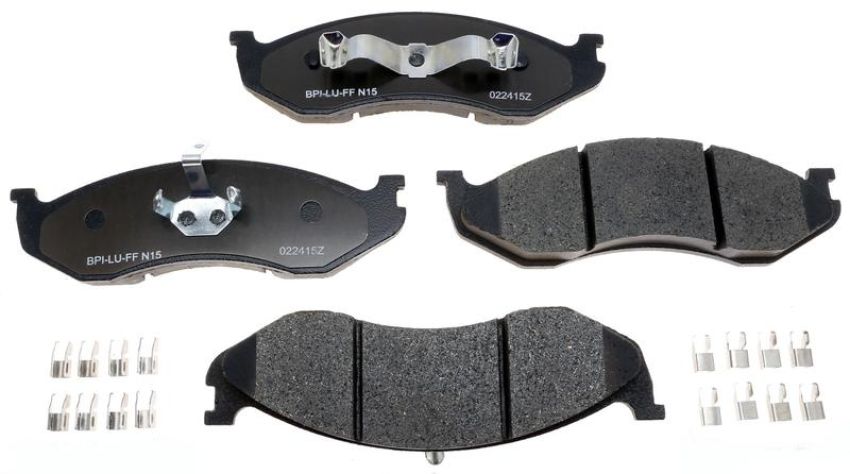 Raybestos MGD477CH Raybestos R-Line Ceramic Brake Pad Set