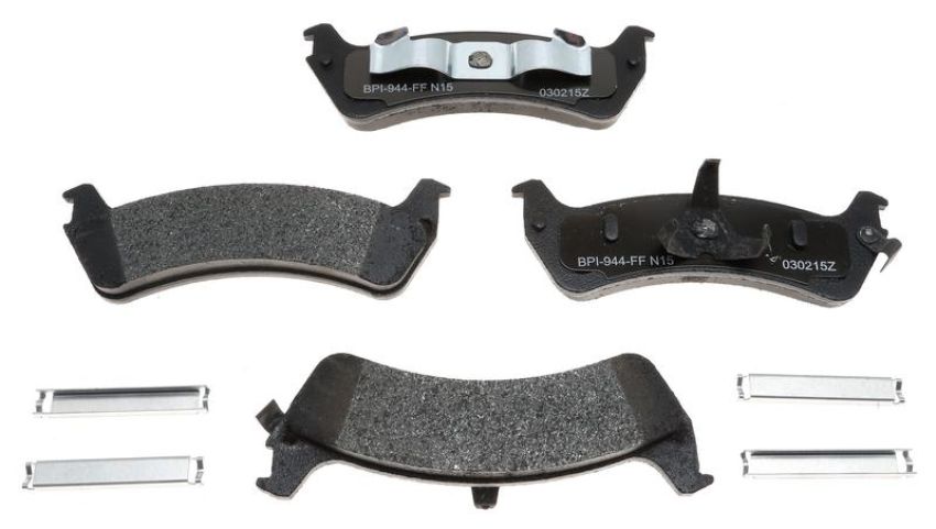 Raybestos MGD667MH Raybestos R-Line Metallic Brake Pad Set