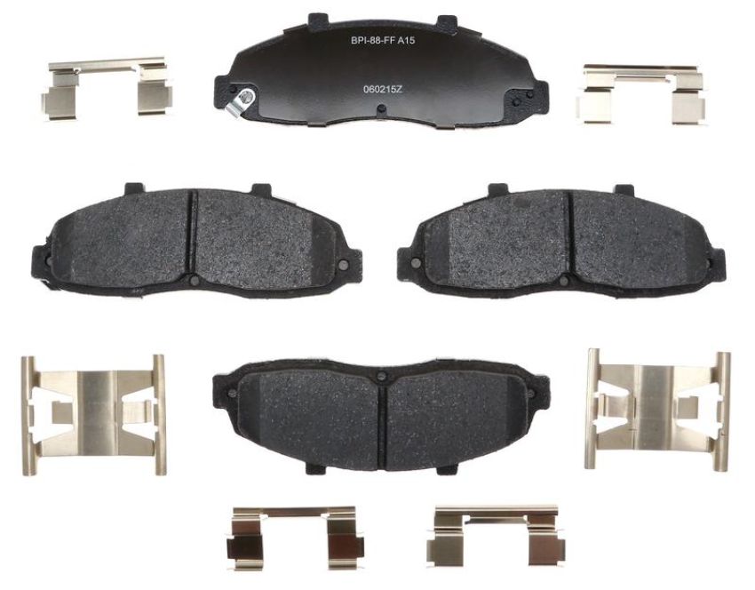 Raybestos MGD679CH Raybestos R-Line Ceramic Brake Pad Set