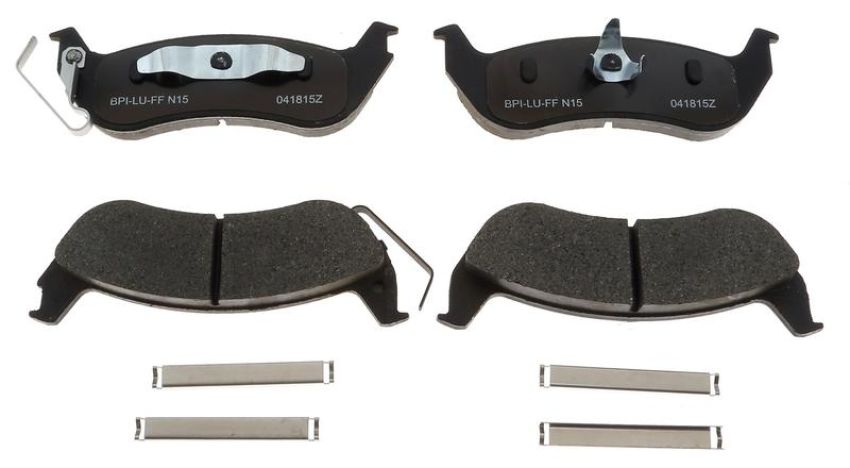 Raybestos MGD932CH Raybestos R-Line Ceramic Brake Pad Set