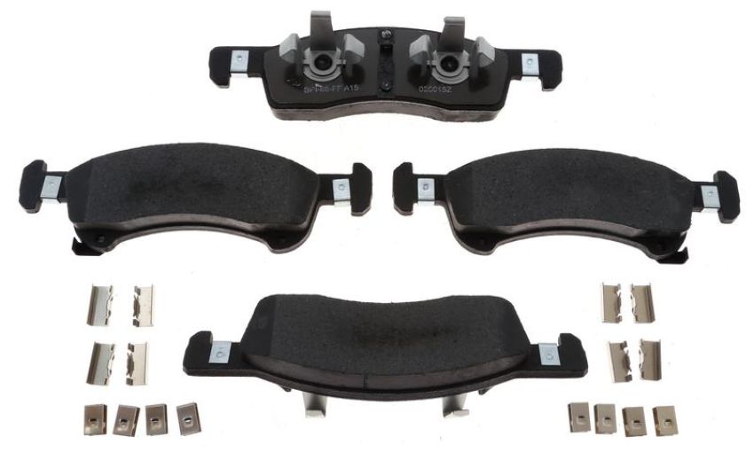 Raybestos MGD934CH Raybestos R-Line Ceramic Brake Pad Set