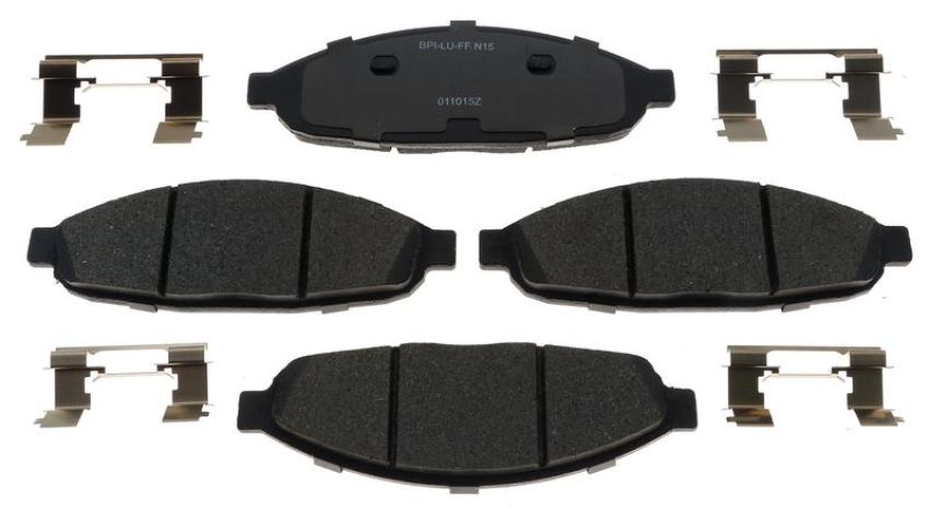 Raybestos MGD997CH Raybestos R-Line Ceramic Brake Pad Set