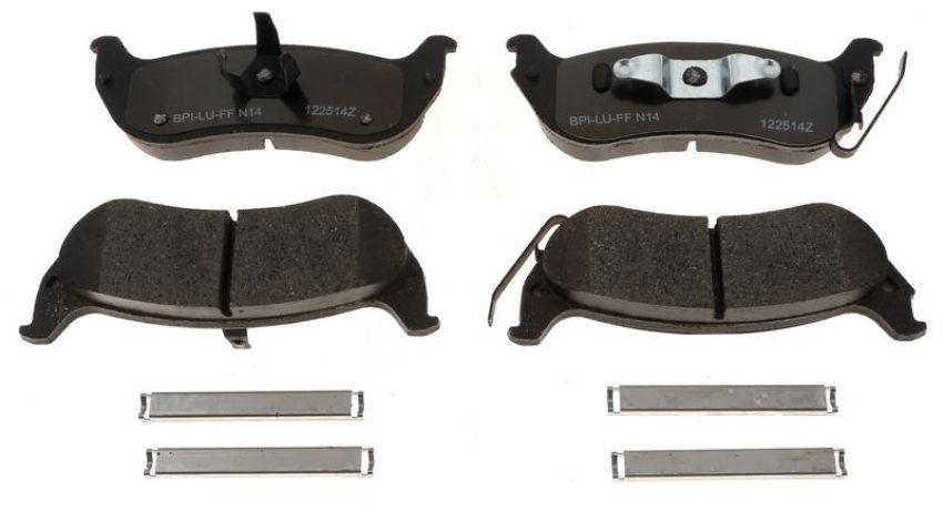 Raybestos MGD998CH Raybestos R-Line Ceramic Brake Pad Set
