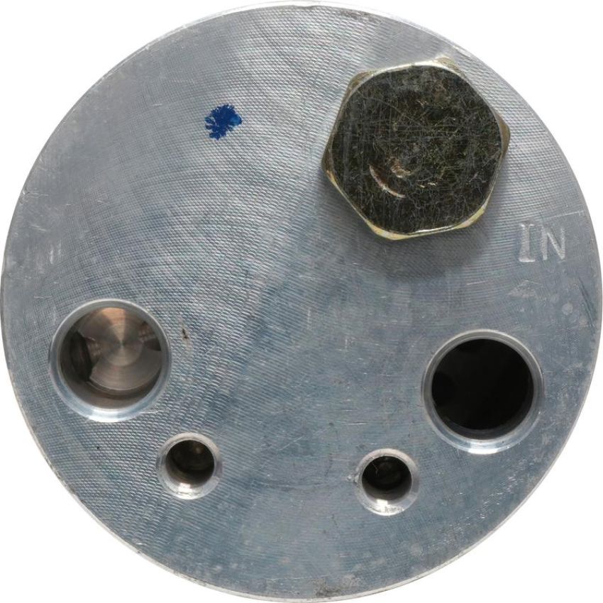 Universal Air Conditioning RD 10038C A/C Receiver Drier -- Drier Pad Mount