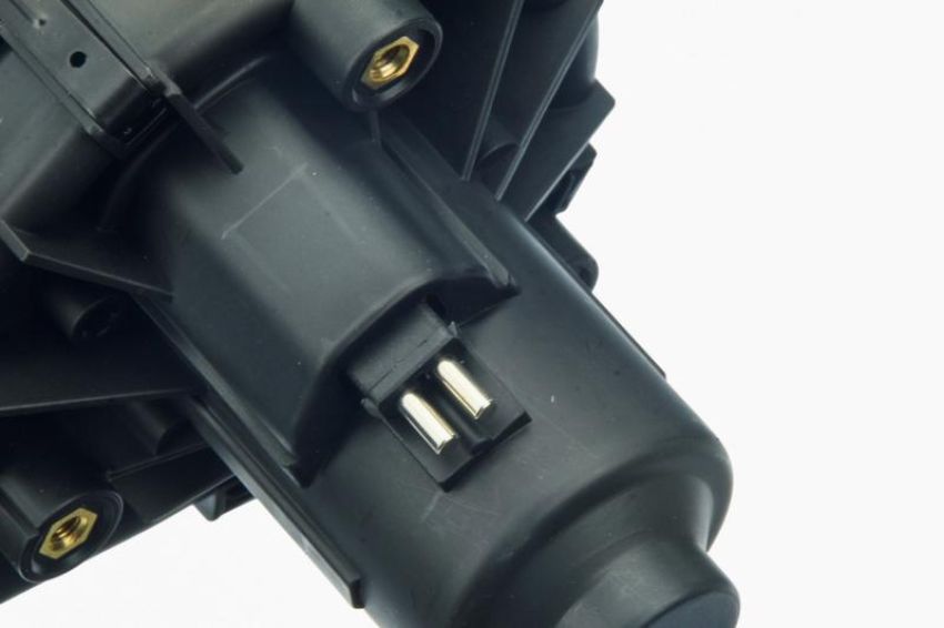 URO Parts 0001406785 Air Pump