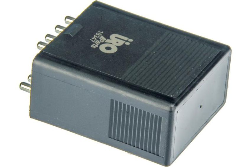URO Parts 0035452405 Fuel Pump Relay