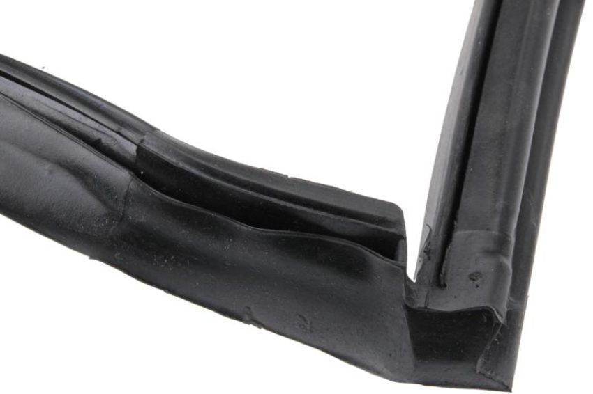 URO Parts 1076900897 Pillar Post Seal