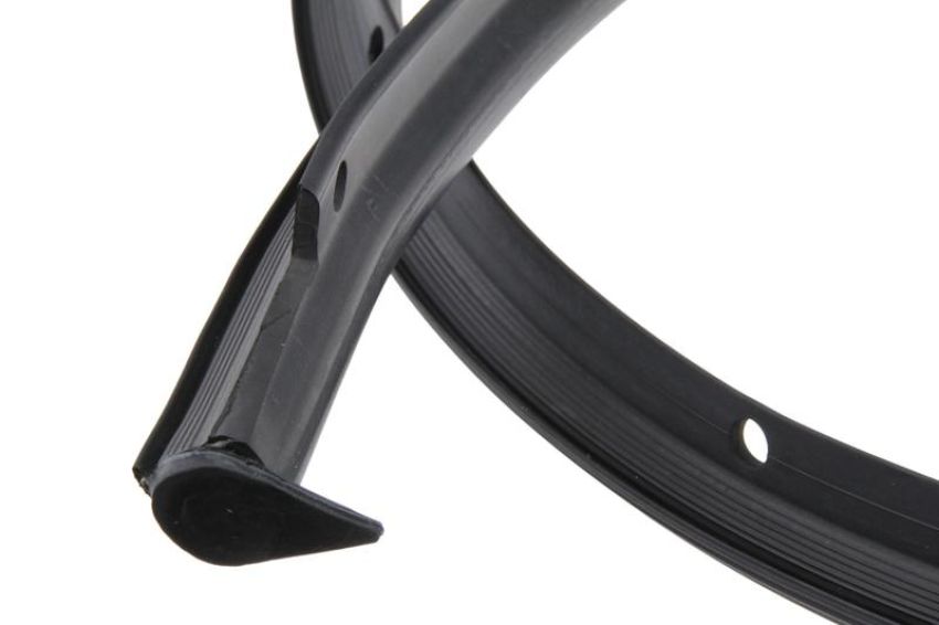 URO Parts 1077900198 Hard Top Seal