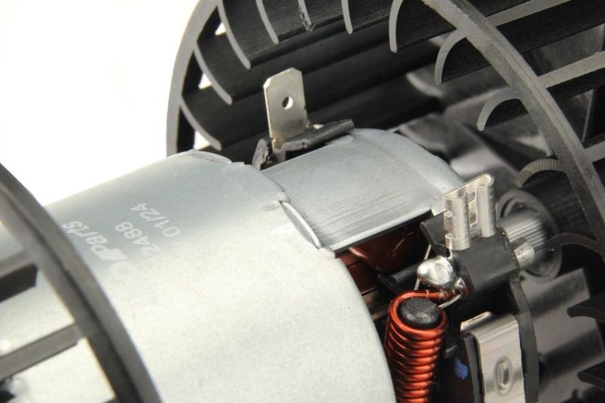 URO Parts 1078300208 Heater Blower Motor