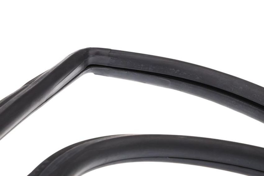 URO Parts 1086780040 Rear Window Seal