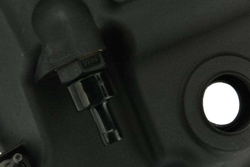 URO Parts 11122463733 Valve Cover