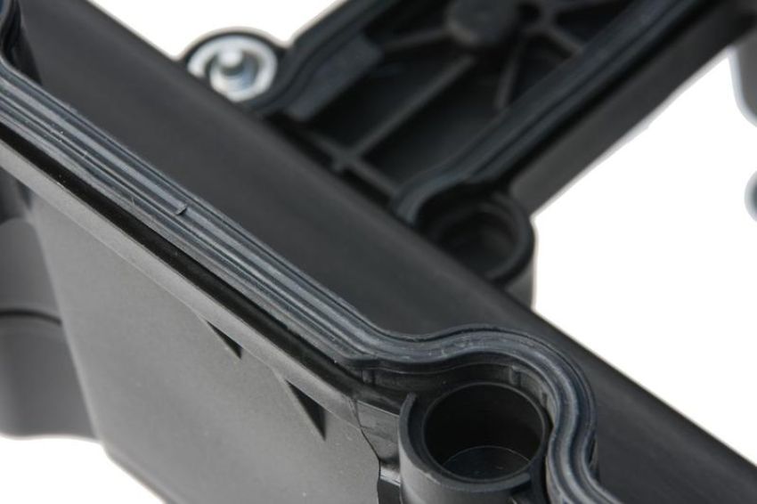 URO Parts 11127570292 Valve Cover