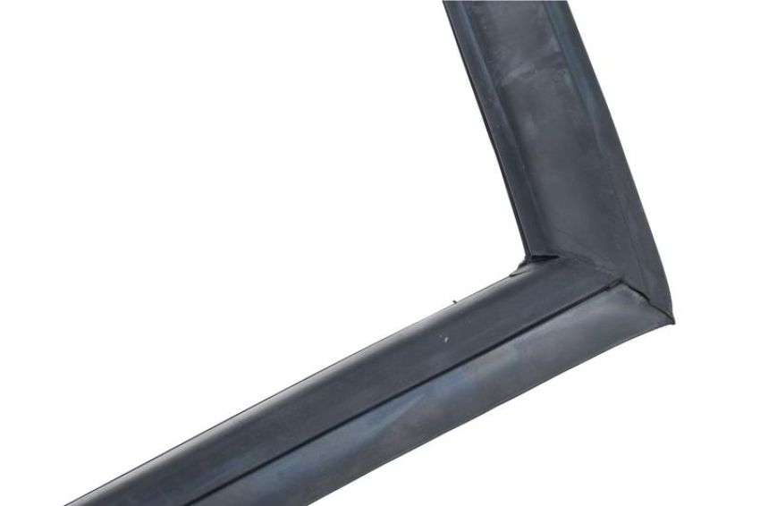 URO Parts 1116705339 Rear Window Seal