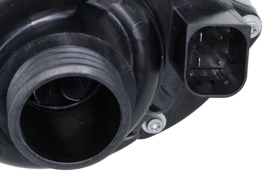 URO Parts 11515A05704 Water Pump