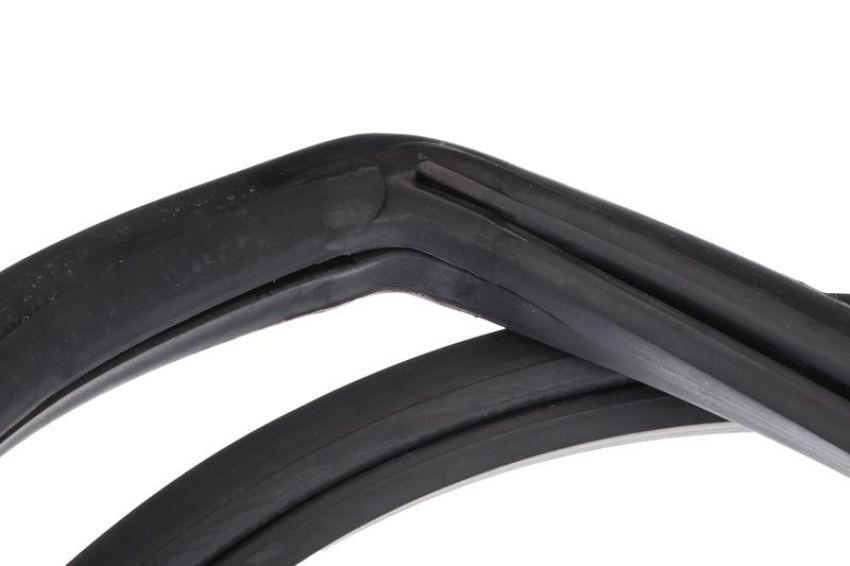 URO Parts 1156700939 Windshield Seal