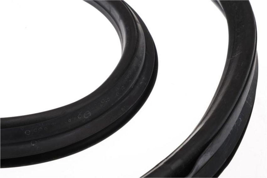 URO Parts 1166710120 Windshield Seal