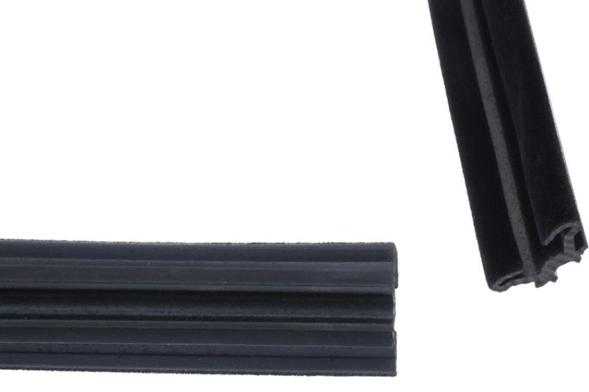 URO Parts 1237250425 Window Run