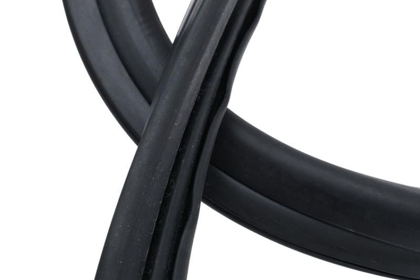URO Parts 1266780120 Rear Window Seal