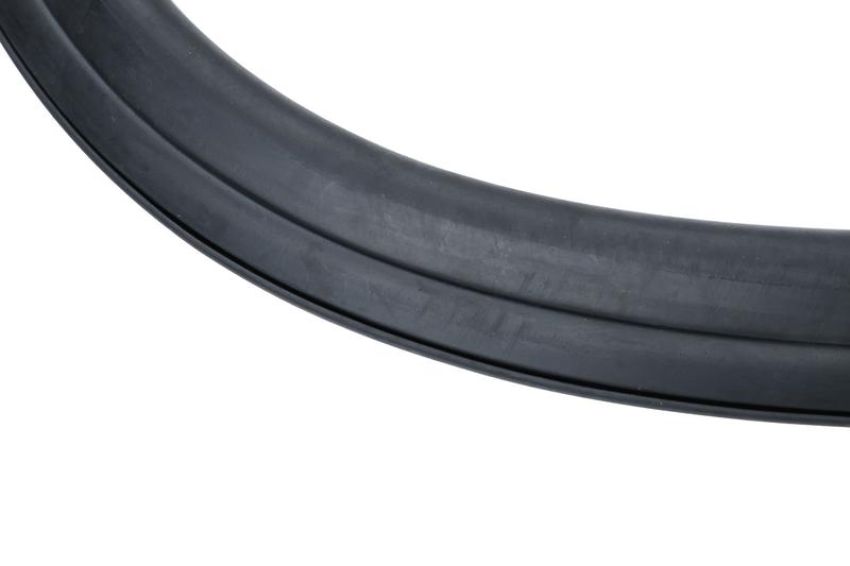 URO Parts 1266780120 Rear Window Seal