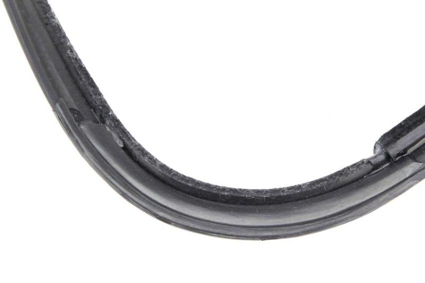 URO Parts 1267800098 Sunroof Seal