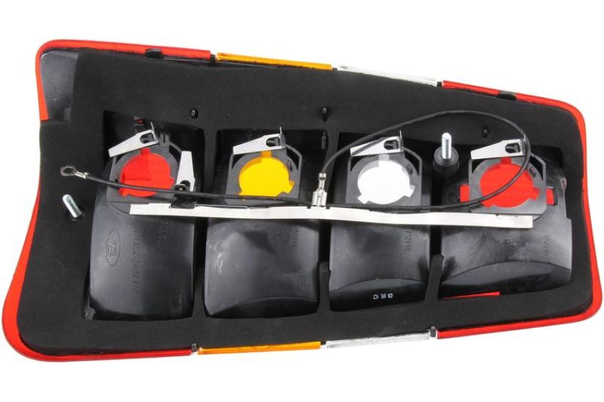 URO Parts 1372442 Tail Light Assembly