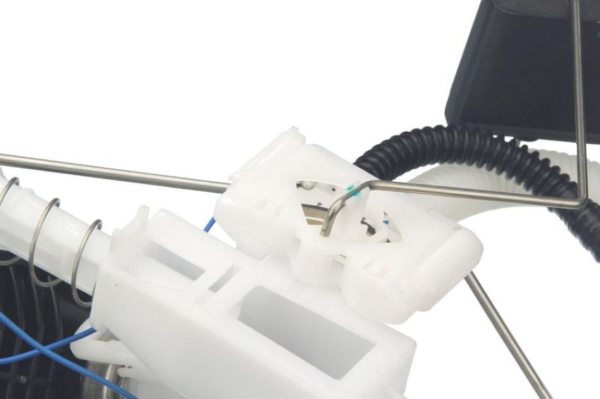 URO Parts 16117163295 Fuel Tank Sending Unit and Fuel Filter Assembly