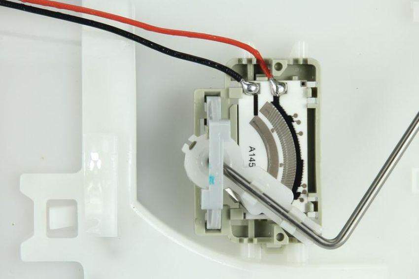 URO Parts 16117314804 Fuel Pump Assembly